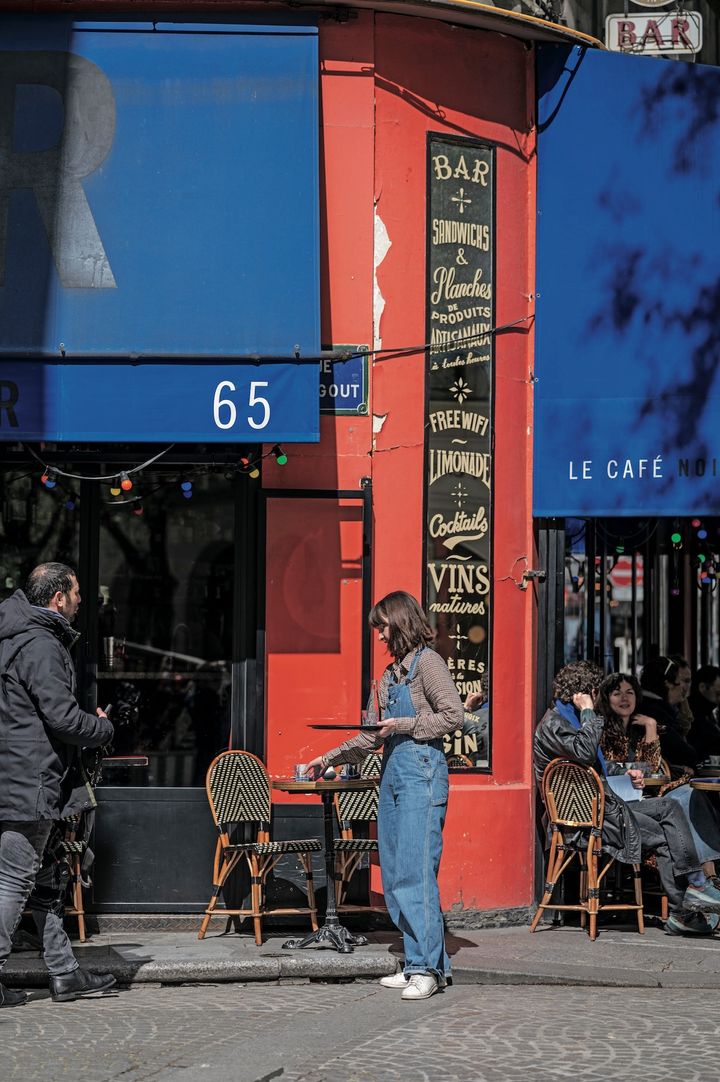 シンプルでこなれ感たっぷり！色＆小物使いに注目！【パリジェンヌの一週間コーデ】