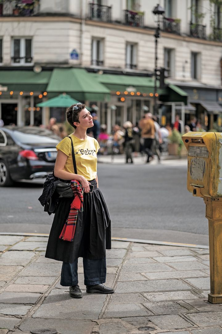 シンプルでこなれ感たっぷり！色＆小物使いに注目！【パリジェンヌの一週間コーデ】