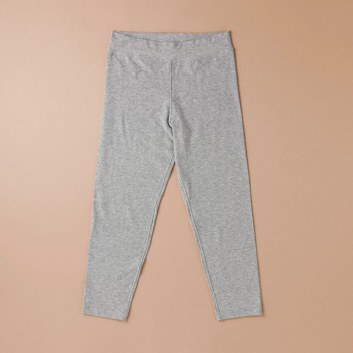 冷えやすい下半身にはレギンスをプラス