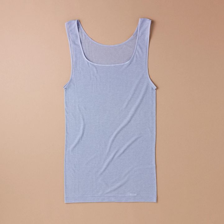 クール素材や背中をしっかり覆うものもおすすめ