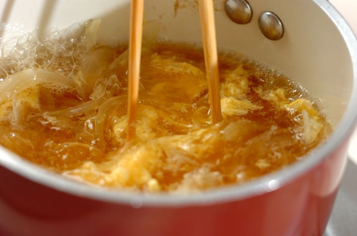玉ネギのかきたま汁の作り方2