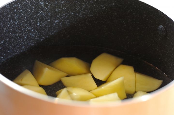 卵たっぷりポテトサラダの作り方1