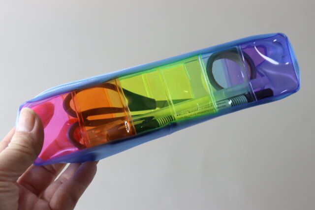 レインボービニールポーチ（長方形） 収納力