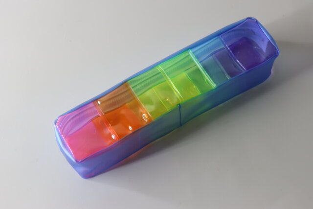 レインボービニールポーチ（長方形） デザイン