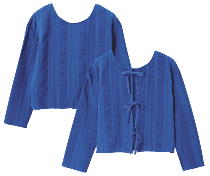 プルオーバー風にもリボン留めカーディガンにもなる2WAY。1万7050円（タアラ クロージング）