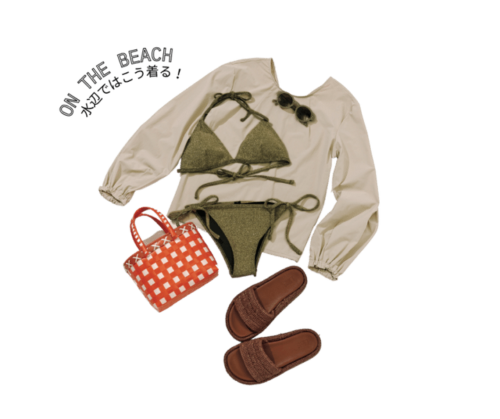 ビキニの上にブラウスをレイヤード。上半身をしっかりカバーできて水遊びも安心。ラッシュガードブラウス1万7600円（ダン）