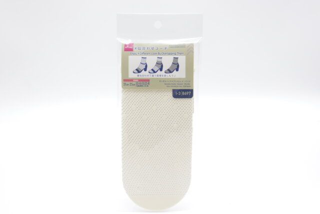 ダイソーのサンダルソックス（ラッセル、ピンドット）1