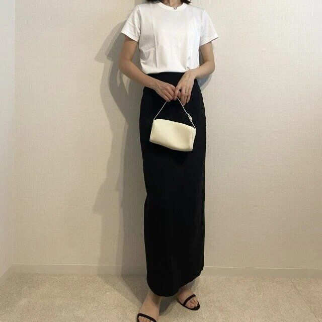ユニクロクルーネックT白Tタイトスカートコーデ