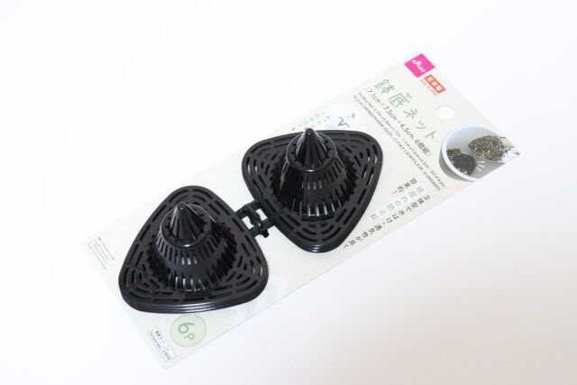 ダイソーの鉢底ネット（7.1cm×7.5cm×4.5cm、6個組）2