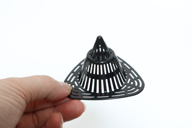 ダイソーの鉢底ネット（7.1cm×7.5cm×4.5cm、6個組）3