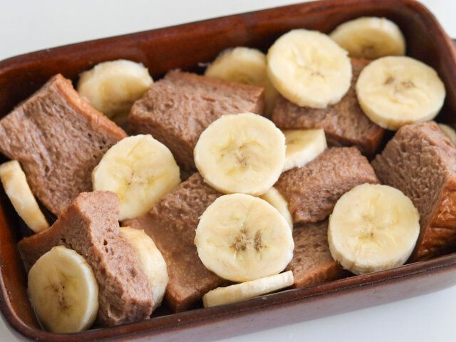 ④にバナナをちらす。