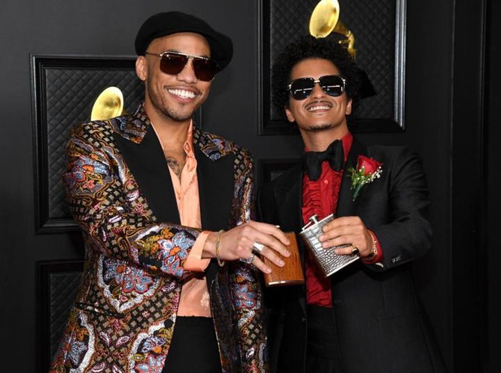 画像2: サブリナ・カーペンターがシルク・ソニックのコンサートで感銘を受ける