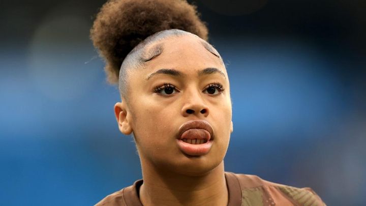 日本人女子の同僚20歳スター、笑気ガス缶所持も起訴取り下げ…「何も悪いことはしてない」