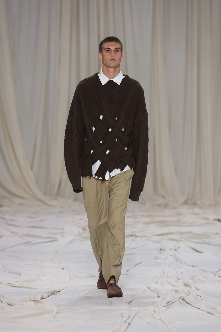 ウィン・ハムリン 2026年リゾートコレクションより。