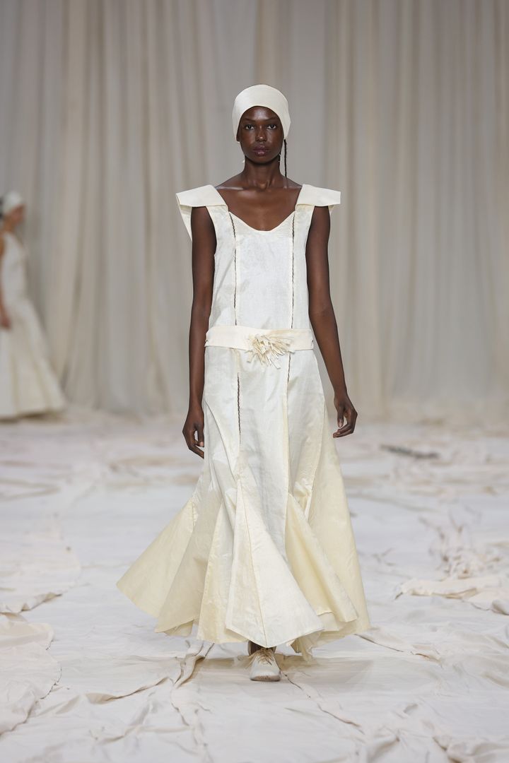 エイミー・ローランス 2026年リゾートコレクションより。