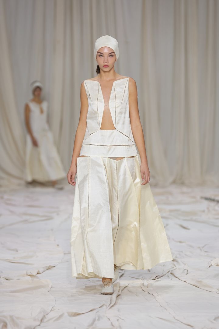 エイミー・ローランス 2026年リゾートコレクションより。