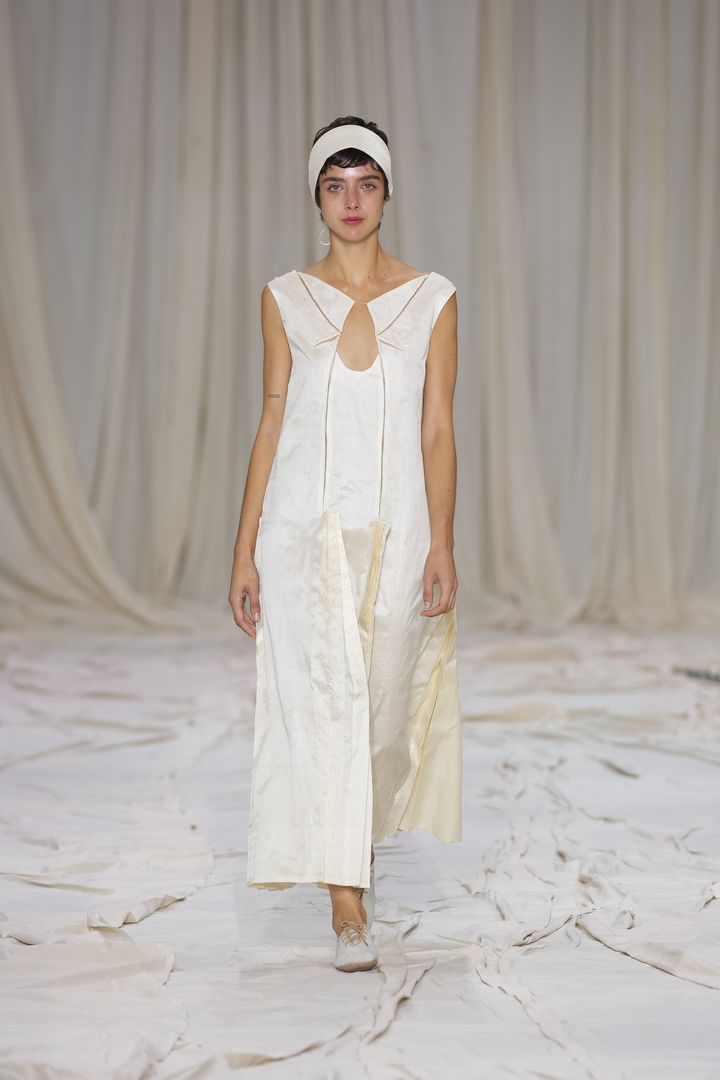 エイミー・ローランス 2026年リゾートコレクションより。