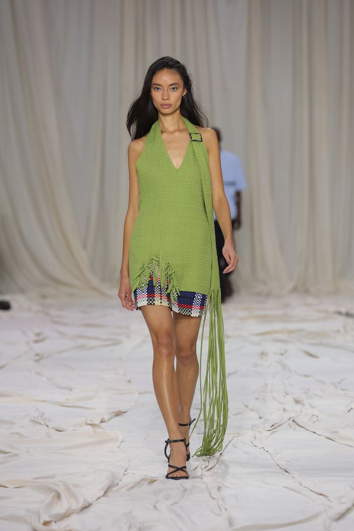 ウィン・ハムリン 2026年リゾートコレクションより。