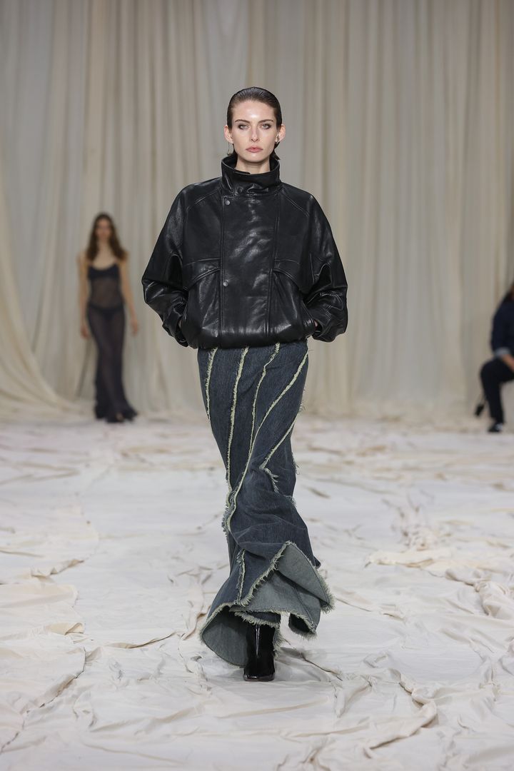 コートニー・ゼン 2026年リゾートコレクションより。