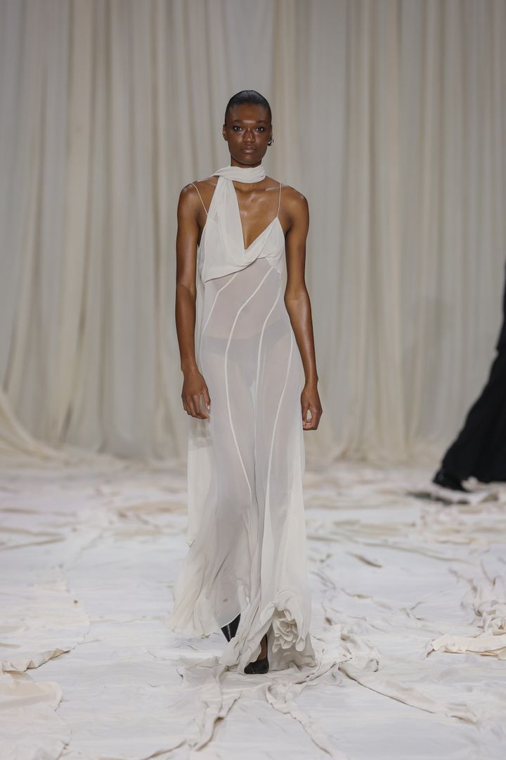 コートニー・ゼン 2026年リゾートコレクションより。