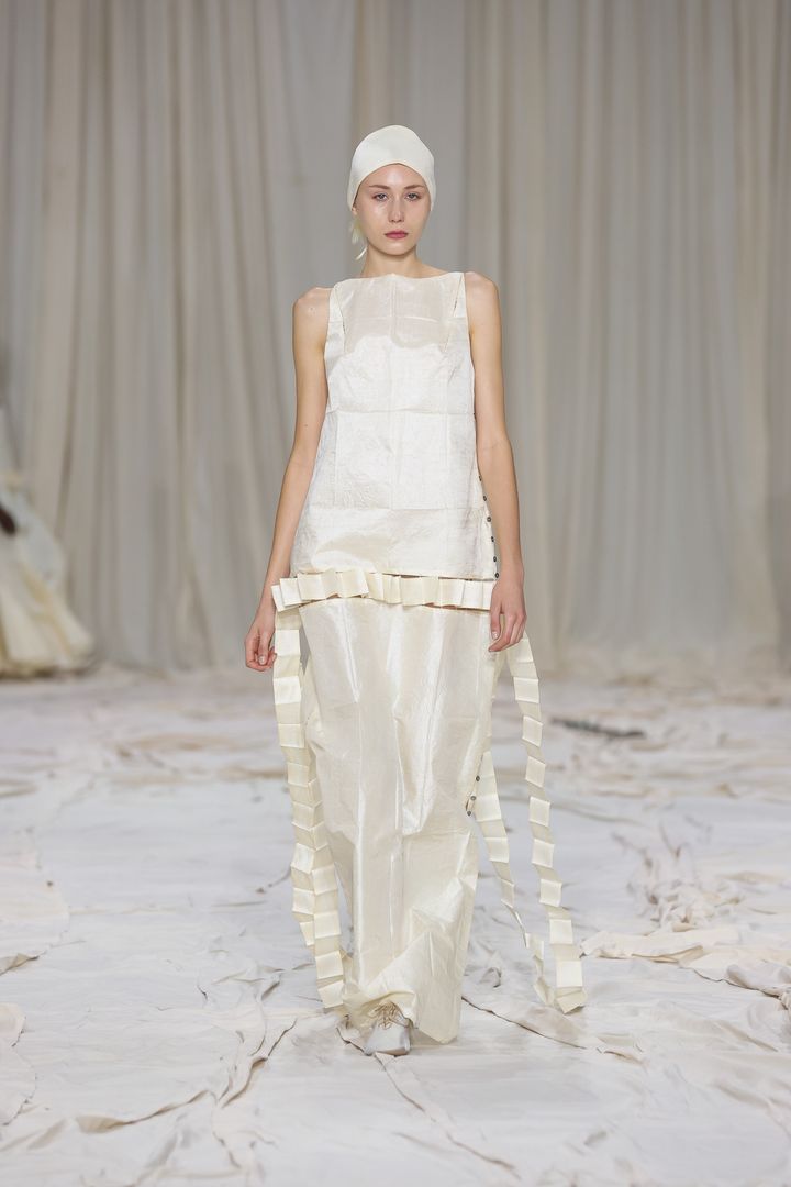 エイミー・ローランス 2026年リゾートコレクションより。