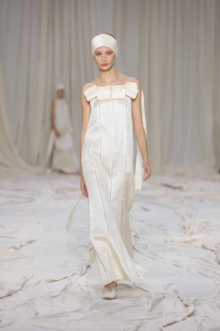 エイミー・ローランス 2026年リゾートコレクションより。