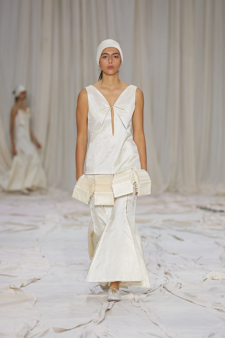 エイミー・ローランス 2026年リゾートコレクションより。