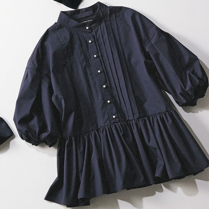 ツルバイマリコオイカワのネイビーのブラウス