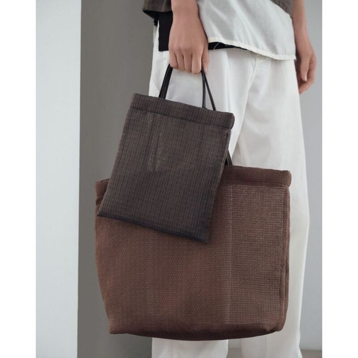 透け感が涼やかなメッシュ素材の夏バッグ