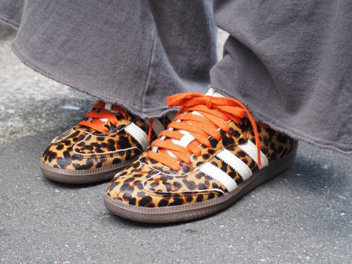 アディダスのサンバ