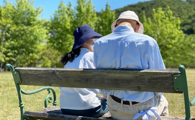 遠距離実家の父が無気力状態？ 老々介護の現場に向かった私が試したこと【体験談】