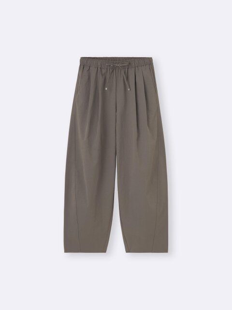 GUのバレルレッグプルオンパンツ