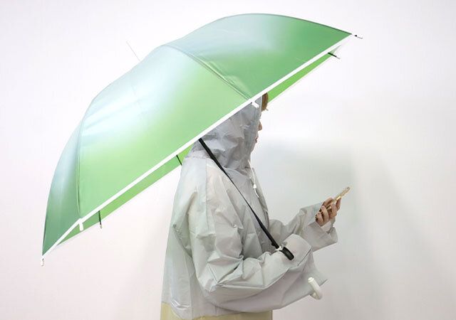 セリアの両手が自由に使える傘ハンドルホルダーがあれば雨の日のストレスを解消できる