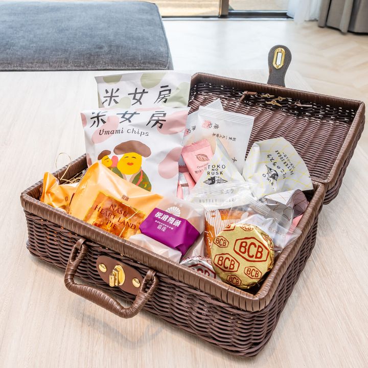 地元のお菓子＆ご当地ドリンク3