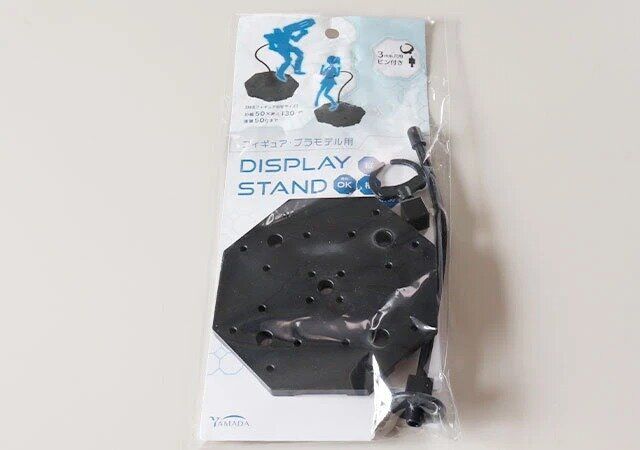 ダイソーのディスプレイスタンドのパッケージ