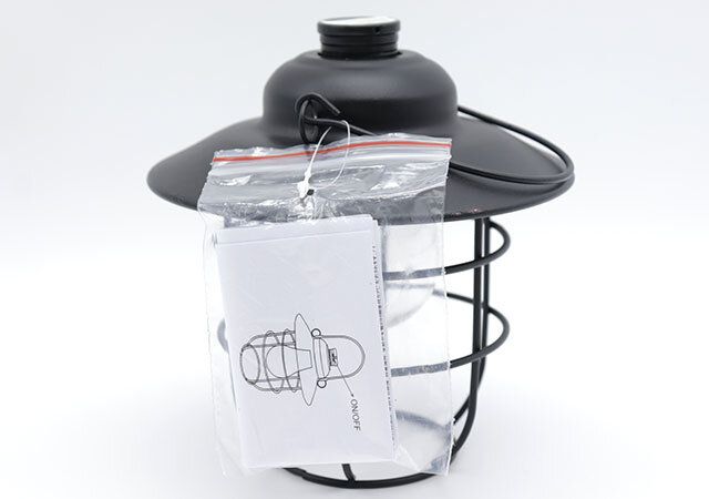 スタンダードプロダクツのソーラーライト（吊り下げ、ランタン型）