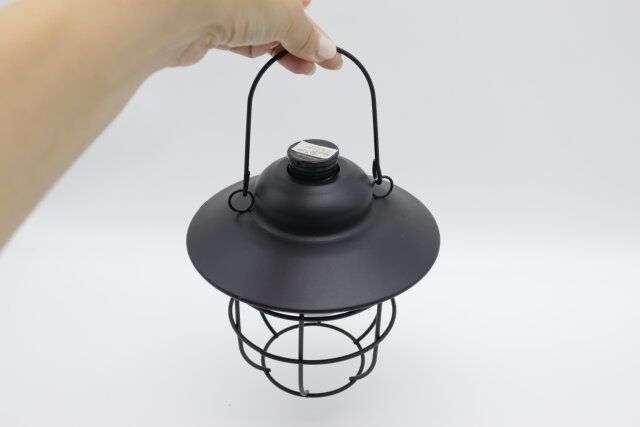 スタンダードプロダクツの吊り下げ式のおしゃれなソーラーライト