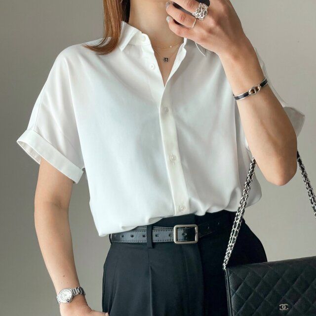 GU ドレープシャツ／半袖 WHITE 着用