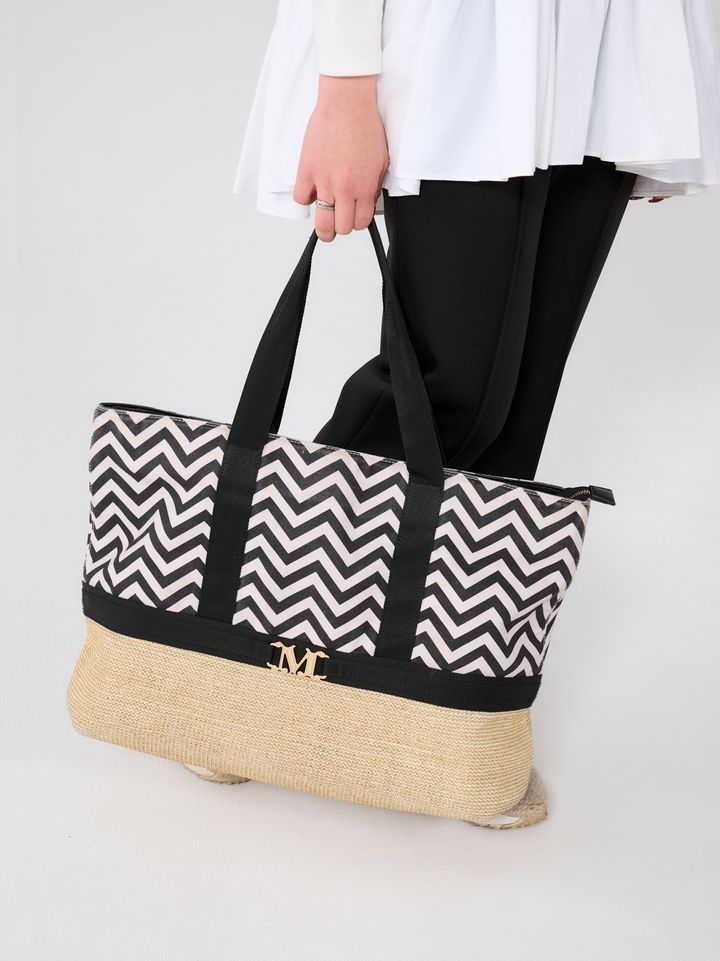 クラウドチームVERY髙橋香穂のトッズの白っぽローファーコーディネートのバッグはマックスマーラ