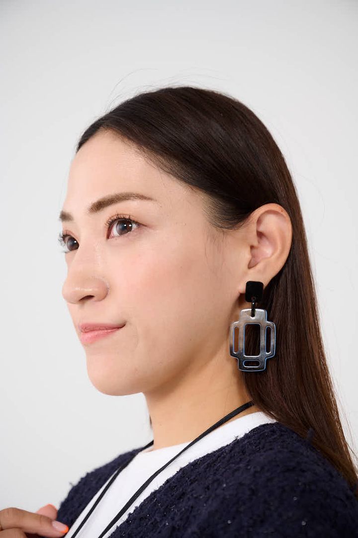 クラウドチームVERY髙松愛梨のトッズの白っぽローファーCDのアクセはエルメス