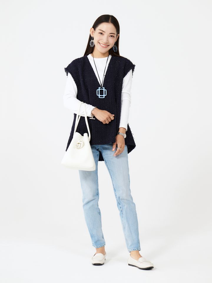 クラウドチームVERY髙松愛梨のトッズの白っぽローファーCDの全身