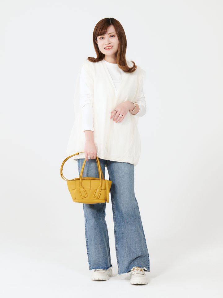 クラウドチームVERY宮澤美那のトッズの白っぽローファーコーディネート