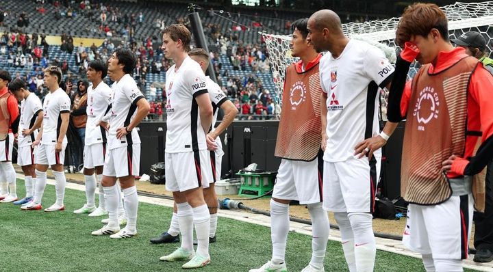  「日本には様々な種類のお辞儀が存在する」Jリーグ強豪、敗戦後のファンへの謝罪シーンが海外で話題