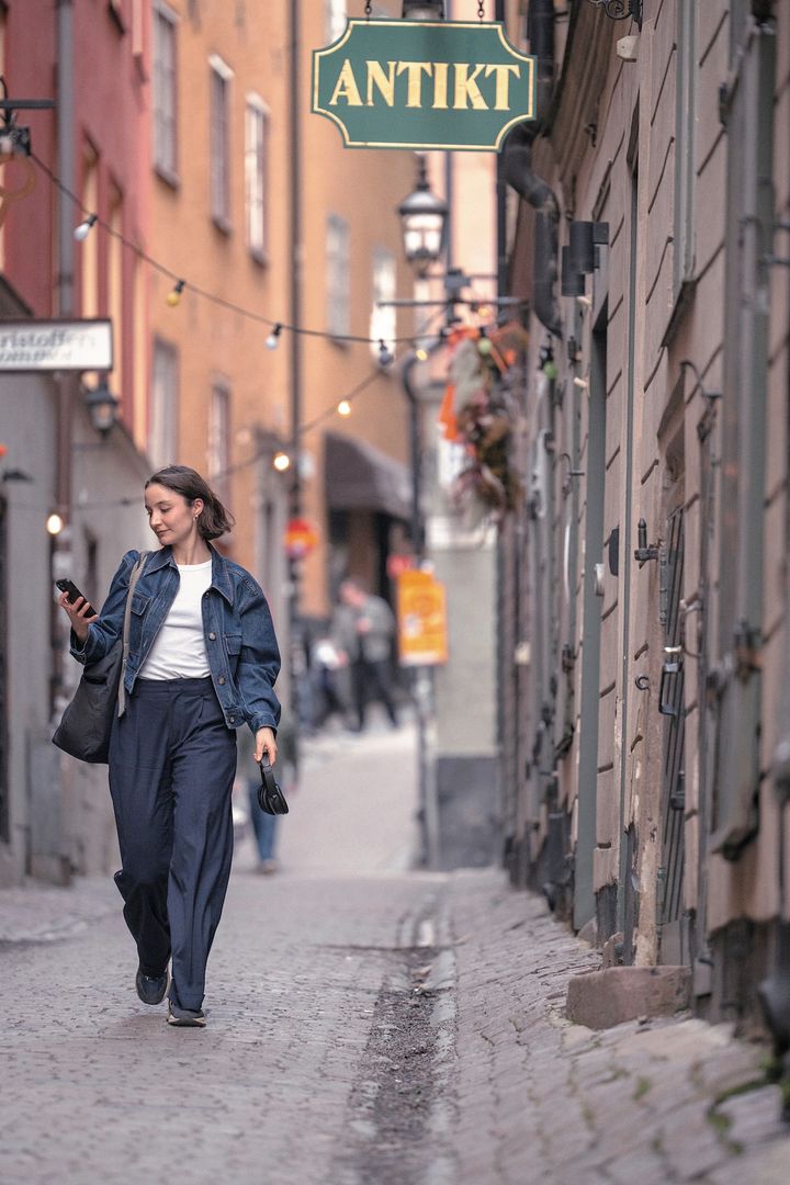 ビズスタイルにデニムジャケットを取り入れて。【番外編：スウェーデン】