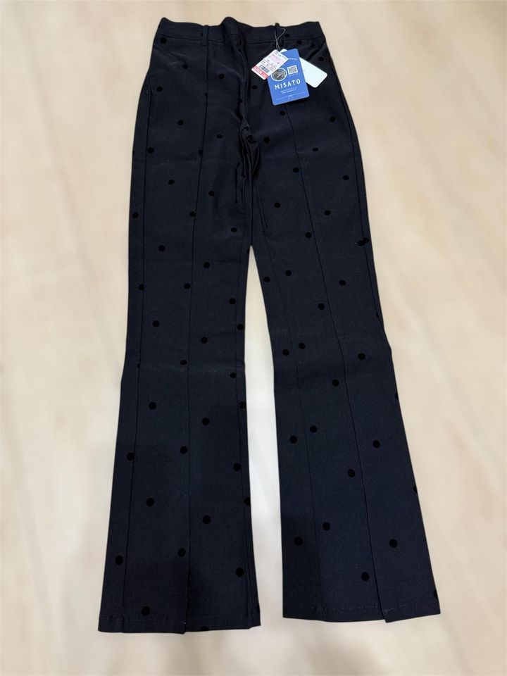 画像: ドット柄のパンツ