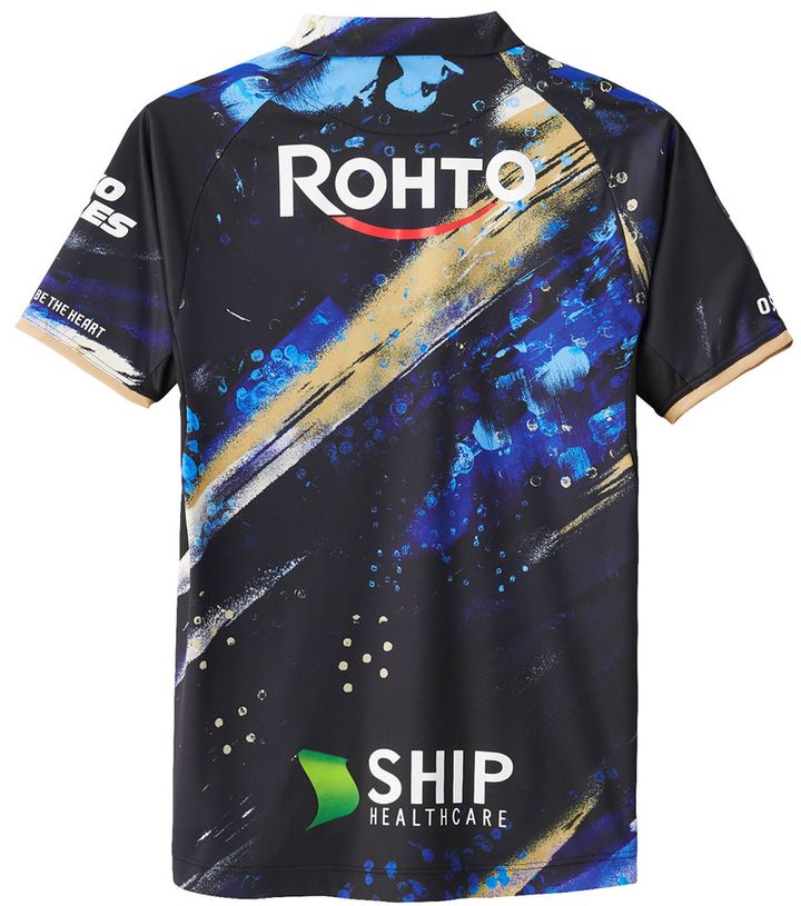 J1クラブに“ペイントアート”の限定ユニフォームが登場！選手が「足でデザインを製作」