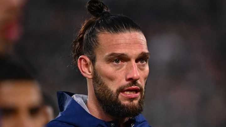 36歳スター、42歳恋人との痴話げんかで警察出動…逮捕されずもホテルのドア破壊か