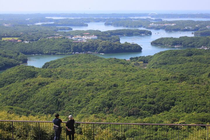 空と海と島々が織り成す英虞湾の絶景が目の前に。横山展望台＆天空カフェテラス