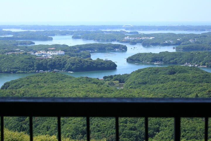 空と海と島々が織り成す英虞湾の絶景が目の前に。横山展望台＆天空カフェテラス