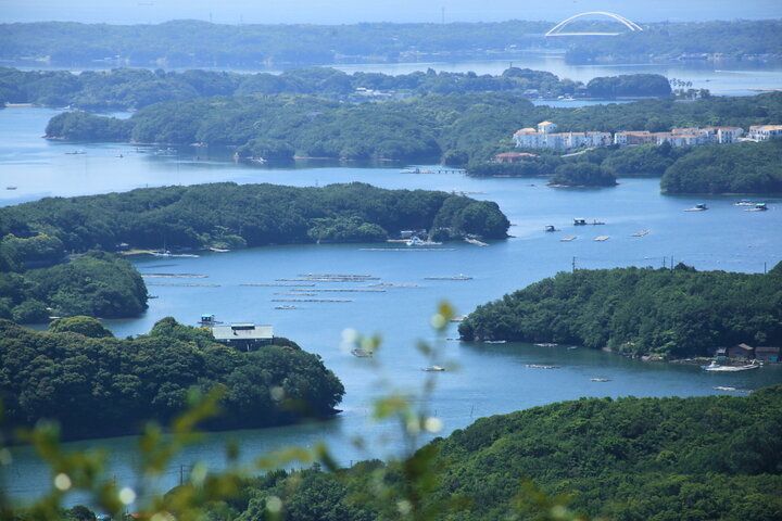 空と海と島々が織り成す英虞湾の絶景が目の前に。横山展望台＆天空カフェテラス